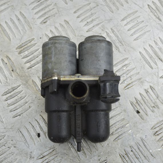 Кран обігрівача пічки Mercedes-Benz W124 1984-1997 Краник радіатора пічки Мерседес в124 0008306584 | Зображення 1