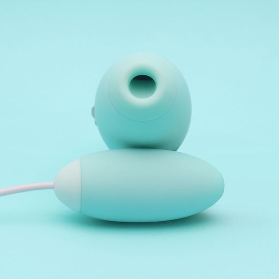 Вакуумный стимулятор с виброяйцом 2-в-1 KISTOY Miss VV Cyan | Зображення 3