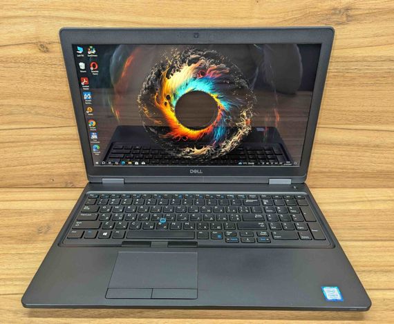 Ультрабук Dell Latitude 5590 / 15.6" (1920x1080) IPS Touch / Intel Core i5-8350U (4 (8) ядра по 1.7 - 3.6 GHz) / 8 GB DDR4 / 256 GB SSD / Intel UHD Graphics 620 / HDMI / WebCam / Windows 10 б/у + Подарок Беспроводная мышь / USB | Зображення 1