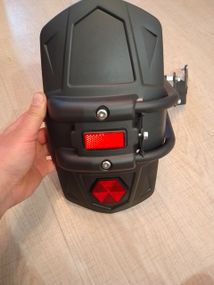 Брызговик для мотоцикла на заднее колесо матовый с отражателями