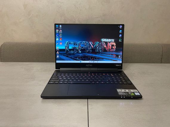 Игровой ноутбук Gigabyte Aero 15XV8 / 15.6" (3840x2160) IPS / Intel Core i7-8750H (6 (12) ядер по 2.2 - 4.1 GHz) / 16 GB DDR4 / 512 GB SSD M.2 / nVidia GeForce GTX 1070, 8 GB GDDR5, 256-bit / WebCam б/у | Зображення 2