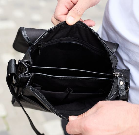 Сумка месенджер 21.5x25x7 шкіряна барсетка для чоловіків Tiding Bag 35775 чорна | Зображення 5