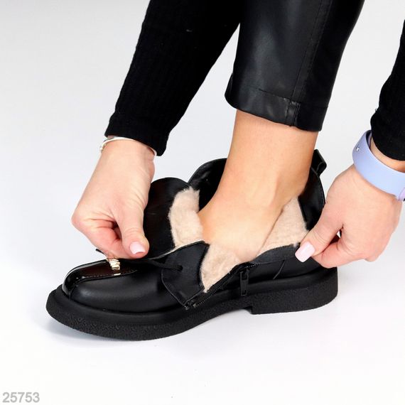 Дизайнерські чорні шкіряні зимові черевики з глянсовою вставкою | Зображення 7