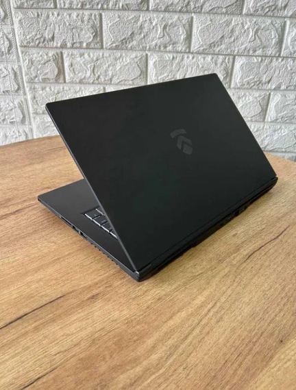 Ноутбук Eluktronics MAG-15 15.6" 144Hz i7 9750H 16Gb SSD 512Gb RTX 2070 MaxQ Б/В | Зображення 2