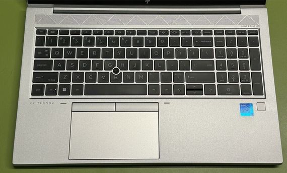 Ультрабук HP EliteBook 850 G8 / 15.6" (1920x1080) IPS / Intel Core i5-1145G7 (4 (8) ядра по 2.6 - 4.4 GHz) / 16 GB DDR4 / 256 GB SSD / Intel Iris Xe Graphics / WebCam / TouchID б/в | Зображення 2