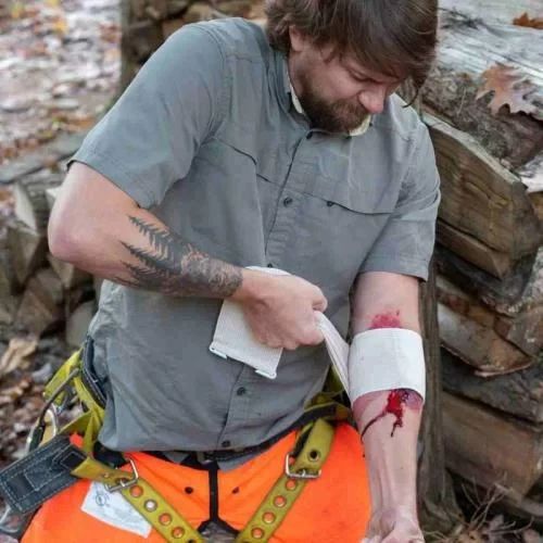 Індивідуальна аптечка з гемостатичним бинтом QuikClot Adventure Medical Kits Trauma Pak для військових та цивільних | Зображення 3
