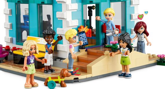 Конструктор LEGO Friends Хартлейк-Сіті. Громадський центр 41748 | Зображення 8