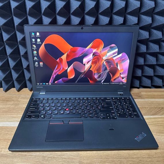 Ноутбук Б-клас Lenovo ThinkPad T560 / 15.6" (1920x1080) TN / Intel Core i5-6200U (2 (4) ядра по 2.3 - 2.8 GHz) / 8 GB DDR3 / 128 GB SSD / Intel HD Graphics 520 / WebCam б/в | Зображення 1