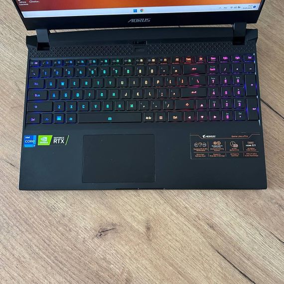 Игровой ноутбук Gigabyte Aorus 15P XD / 15.6" (1920x1080) IPS / Intel Core i7-11800H (8 (16) ядер по 2.3 - 4.6 GHz) / 16 GB DDR4 / 1000 GB SSD / nVidia GeForce RTX 3070, 8 GB GDDR6, 256-bit / WebCam б/у | Зображення 6
