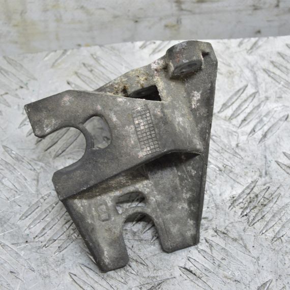 Кронштейн кріплення троса КПП 1.5 DCI Renault Kangoo II 2008-2016 Кронштейн троса КПП Рено Кангу 2 8200367224 | Зображення 1