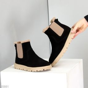 Повседневные зимние черные замшевые ботинки челси на бежевой подошве 37