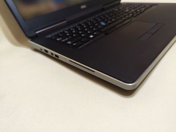 Мобільна робоча станція Dell Precision 7710 / 17.3" (3840x2160) IPS / Intel Core i7-6920HQ (4 (8) ядра по 2.9 - 3.8 GHz) / 16 GB DDR4 / 256 GB SSD / nVidia Quadro M4000M, 4 GB GDDR5, 256-bit / WebCam б/в | Зображення 2