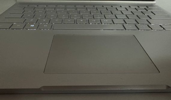 Игровой ультрабук-трансформер Microsoft Surface Book 2 / 13.5" (3000x2000) IPS Touch / Intel Core i7-8650U (4 (8) ядра по 1.9 - 4.2 GHz) / 8 GB DDR4 / 256 GB SSD / nVidia GeForce GTX 1050, 2 GB GDDR5, 128-bit / WebCam б/у | Зображення 9