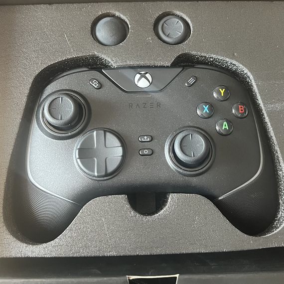 Контролер Razer Wolverine RZ06-0401 Chroma Wired Gaming Pro для Xbox, ПК