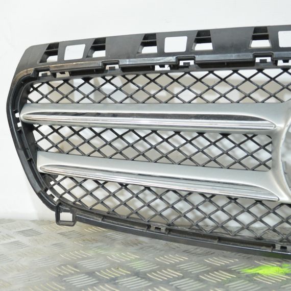Решітка радіатора Mercedes A-Class W176 2012-2018 Решітка переднього бампера Мерседес в176 A1768880260 | Зображення 1