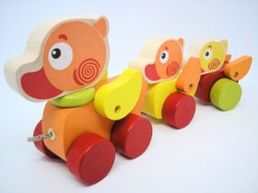Игрушка деревянная детская разноцветная развивающая каталка странствующие утята на шнурочке Cubika