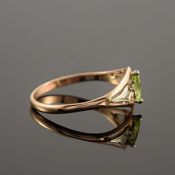 Кольцо из красного и белого золота с хризолитом 14.5 | Зображення 1