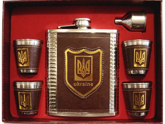Набор с флягой: фляга 540 мл + 4 стопки + лейка.
