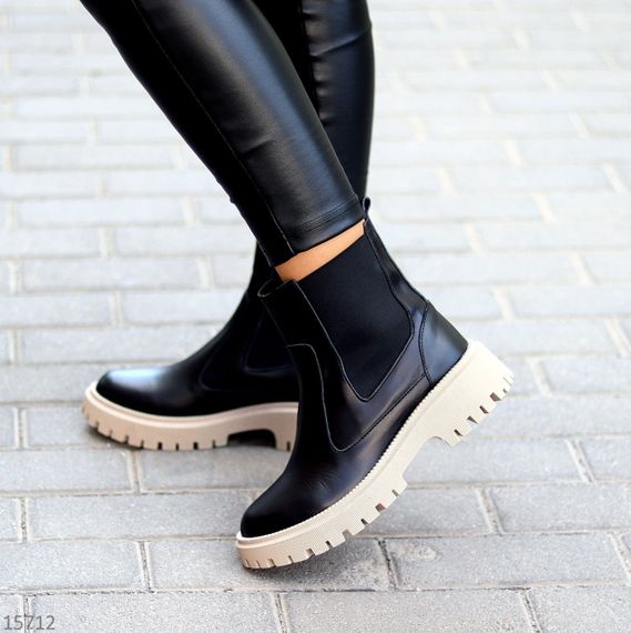 Стильні чорні шкіряні зимові черевики челсі на бежевій підошві | Зображення 3
