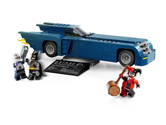 Конструктор LEGO Batman Бетмен на бетмобілі проти Харлі Квін і Містера Фріза 76274 | Зображення 3