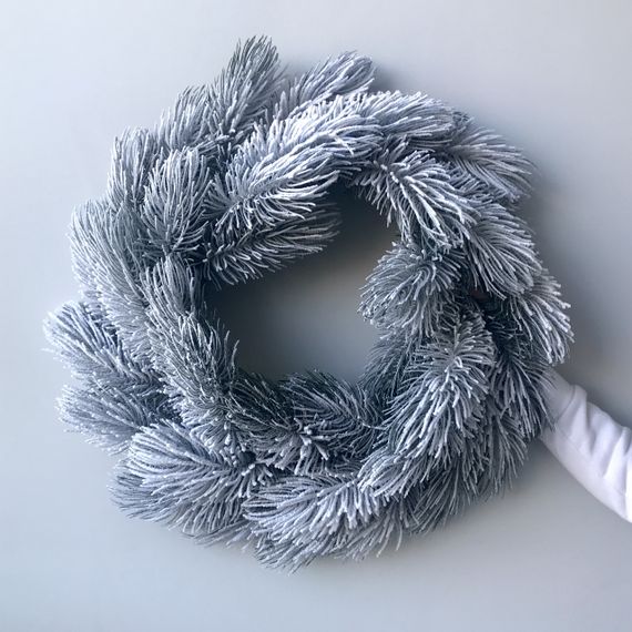 Вінок хвойний Сосна литий d-60 см засніжений | Зображення 3