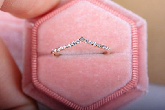 Кольцо из красного золота с фианитами 21.5