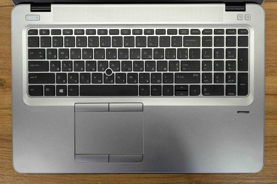 Ноутбук HP EliteBook 850 G3 / 15.6" (1366x768) TN / Intel Core i7-6600U (2 (4) ядра по 2.6 - 3.4 GHz) / 8 GB DDR4 / 256 GB SSD / Intel HD Graphics 520 / WebCam / Fingerprint / Windows 10 б/у + Подарок Флэш-накопитель USB 32 GB | Зображення 2
