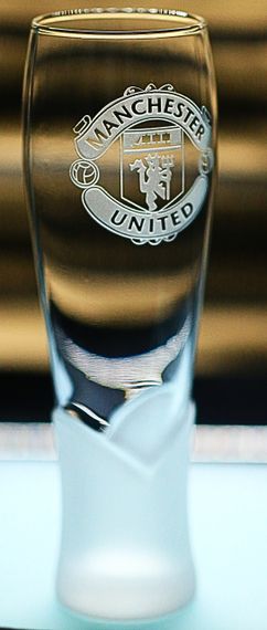 Пивной бокал крафтовый 440 мл ФК Манчестер Юнайтед FCManchester United с гравировкой подарок для фаната футбол | Зображення 1