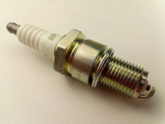 Свічка запалювання NGK BPR6E/6464, ВАЗ 2108 (2108-3707000) | Зображення 1
