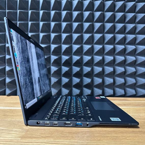 Ультрабук Fujitsu LifeBook U9310 / 13.3" (1920x1080) IPS / Intel Core i5-10210U (4 (8) ядра по 1.6 - 4.2 GHz) / 16 GB DDR3 / 512 GB SSD / Intel UHD Graphics / WebCam б/у | Зображення 4