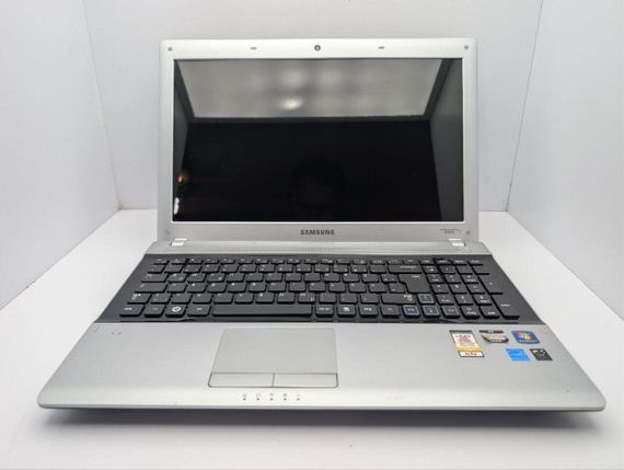 Ноутбук Samsung RV515 / 15.6" (1366x768) TN / AMD E-450 (2 ядра по 1.65 GHz) / 8 GB DDR3 / 500 GB HDD / AMD Radeon HD 6470M, 1 GB GDDR3, 64-bit / WebCam б/у | Зображення 2