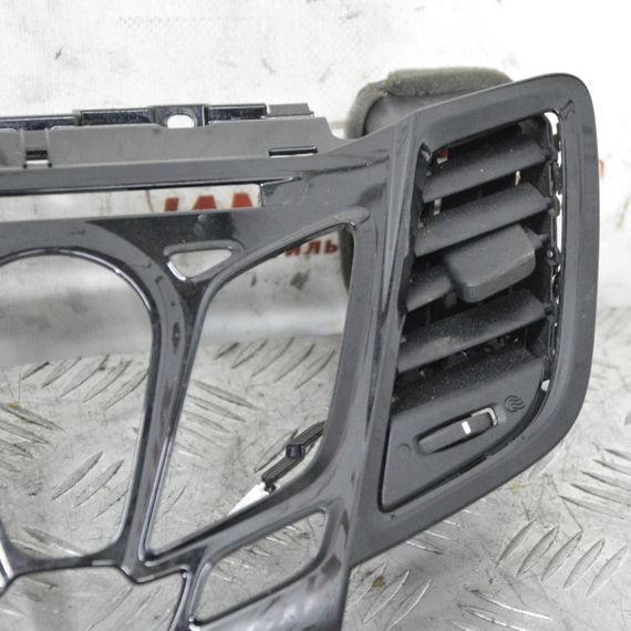 Накладка торпедо центральна під магнітолу Ford Fiesta VII 2008-2017 Накладка консолі Форд 8A6118A802BKW | Зображення 2