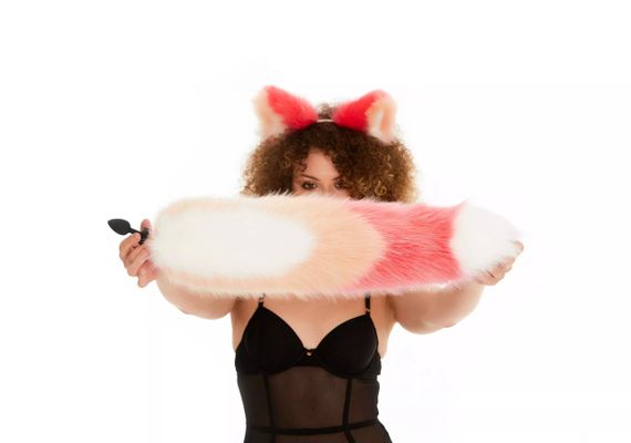 Анальний хутряний хвіст без пробки, Триколірний: Білий, персиковий, яскраво-рожевий з білим кінчиком, OKOVA 60 см. sexstyle | Зображення 3