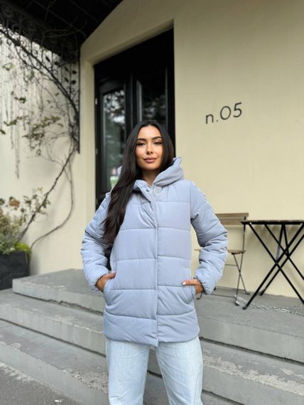 Женская теплая стеганая куртка зефирка на молнии и кнопках  с капюшоном размер 48 цвет серый UH270 | Зображення 1