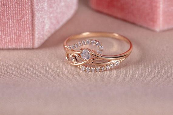 Женское кольцо из красного золота с фианитами 22 | Зображення 3