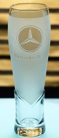 Пивной крафтовый бокал 440 мл с гравировкой Мерседес Mercedes подарок для автолюбителя кружка для пива