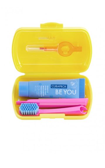 Дорожній набір Curaprox TSBY/Travel Set: розкладна щітка CS5460 Ultra Soft, міні-паста BE YOU, 10мл., йоржики: 07 та 09 з одним тримачем та тревел-кейс. 6 варіантів кольору кейсу в асортименті.