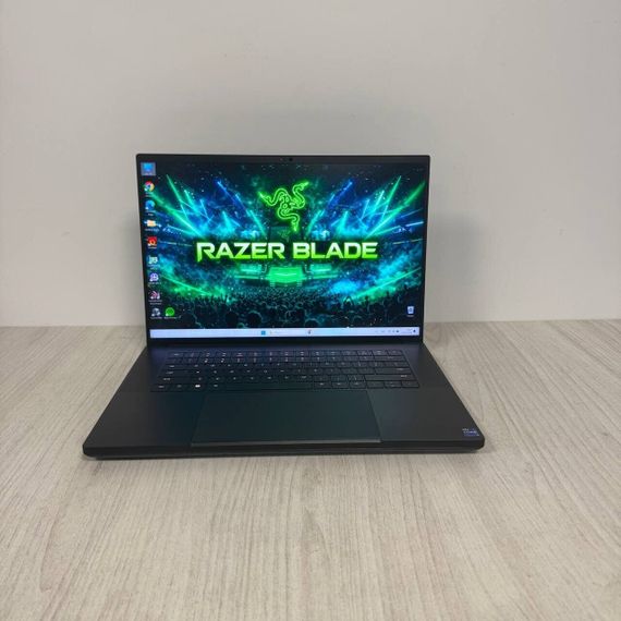 Игровой ноутбук Б-класс Razer Blade 16 RZ09-0483 / 16" (2560x1600) MiniLED / Intel Core i9-13950HX (24 (32) ядра по 2.2 - 5.5 GHz) / 16 GB DDR5 / 1000 GB SSD NVMe / nVidia GeForce RTX 4090, 16 GB GDDR6, 256-bit / WebCam б/у | Зображення 1