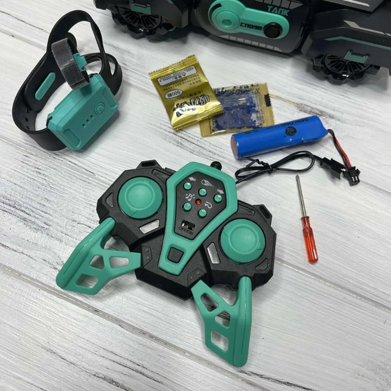 Танк всюдихід на радіокеруванні, що стріляє водяними кульками (чорний із синім)   знижка | Зображення 7