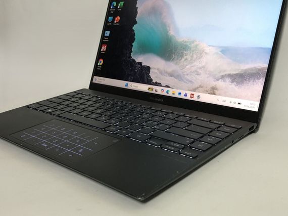 Ультрабук Б-класс Asus ZenBook UX425QA / 14" (1920x1080) IPS / AMD Ryzen 7 5800H (8 (16) ядер по 3.2 - 4.4 GHz) / 16 GB DDR4 / 512 GB SSD NVMe / AMD Radeon RX Vega 8 Graphics / WebCam / Win 11 Home б/у + Подарок Флеш-накопитель Kingston 64GB | Зображення 8