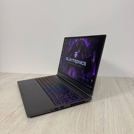 Игровой ноутбук Б-класс Eluktronics MAX-15 / 15.6" (2560x1440) IPS / Intel Core i9-12900H (14 (20) ядер по 2.5 - 5.0 GHz) / 16 GB DDR5 / 512 GB SSD / nVidia GeForce RTX 3080, 8 GB GDDR6, 256-bit / WebCam б/у | Зображення 3