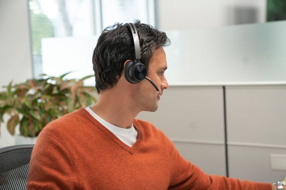 Гарнитура компьютерная стерео On-ear Poly Voyager Focus 2 76U46AA | Зображення 5