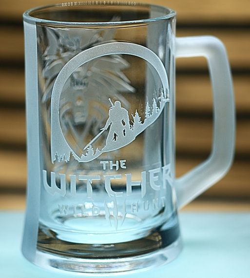 Пивной бокал 670 мл пивная кружка игры Ведьмак подарок для фаната игры The Witcher кружка с гравировкой | Зображення 1