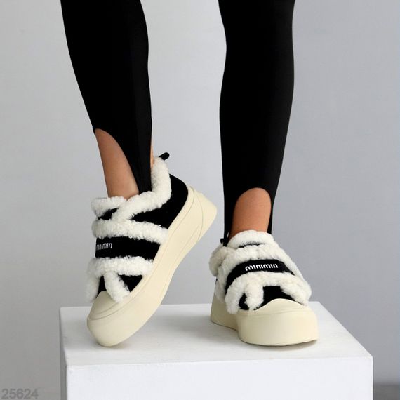 Черные спортивные замшевые зимние автоледи на бежевой подошве | Зображення 6