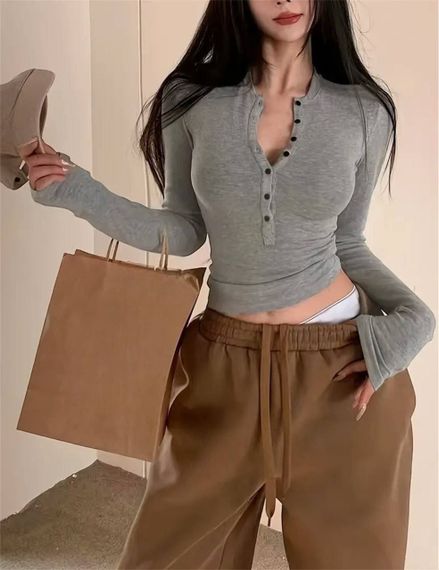 Женская кофта лонгслив в обтяжку на пуговицах вискоза цвет серый, размер 42/46 HI2733 | Зображення 1