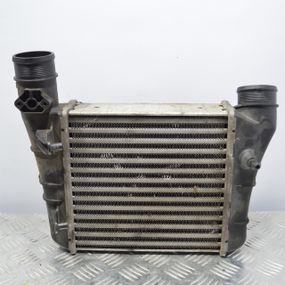 Радіатор інтеркулера 2.0 TFSI Audi A4 B7 2004-2008 Радіатор інтеркулера Ауді а4 б7 8E0145805AA