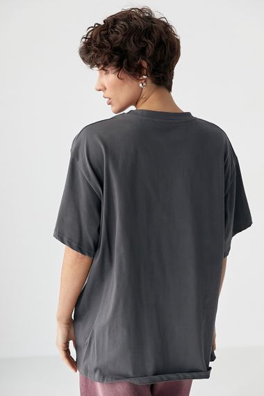 Оверсайз футболка з вишитими написами - темно-сірий цвет, ONE SIZE (є розміри) | Зображення 1