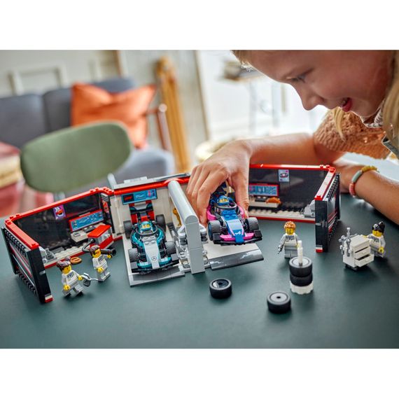 Конструктор LEGO City Гараж F1 та автомобілі Mercedes-AMG і Alpine (60444) | Зображення 7