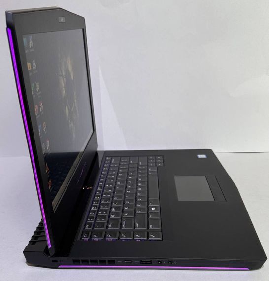 Игровой ноутбук Dell Alienware 15 R3 / 15.6" (1920x1080) IPS / Intel Core i7-7700HQ (4 (8) ядра по 2.8 - 3.8 GHz) / 32 GB DDR4 / 128 GB SSD + 128 GB SSD + 1000 GB HDD / nVidia GeForce GTX 1070, 8 GB GDDR5, 256-bit / WebCam б/у | Зображення 6