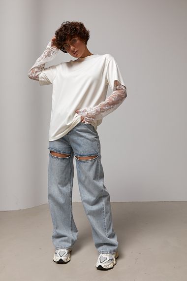 Трикотажний лонгслів з мереживними вставками на рукавах - молочний цвет, M (є розміри) | Зображення 2